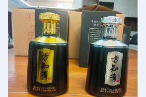 方知有白酒