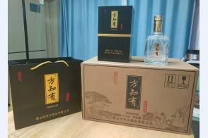 方知有白酒